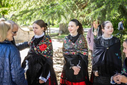 La feria regresa a La Arboleda con la habitual presencia del campo pero también de alimentación, motor o artesanía.