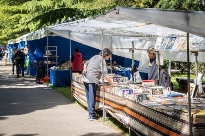 La feria regresa a La Arboleda con la habitual presencia del campo pero también de alimentación, motor o artesanía.