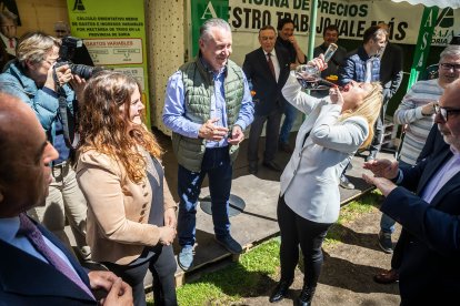 La feria regresa a La Arboleda con la habitual presencia del campo pero también de alimentación, motor o artesanía.