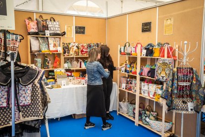 La feria regresa a La Arboleda con la habitual presencia del campo pero también de alimentación, motor o artesanía.