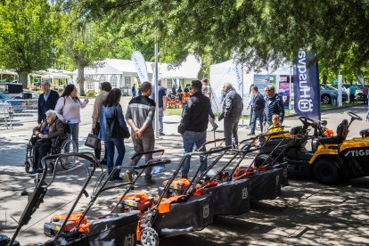 La feria regresa a La Arboleda con la habitual presencia del campo pero también de alimentación, motor o artesanía.