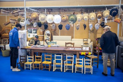 La feria regresa a La Arboleda con la habitual presencia del campo pero también de alimentación, motor o artesanía.