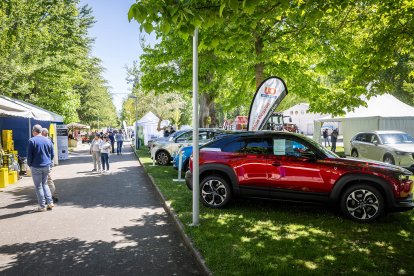 La feria regresa a La Arboleda con la habitual presencia del campo pero también de alimentación, motor o artesanía.