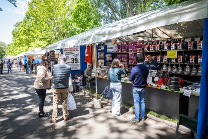 La feria regresa a La Arboleda con la habitual presencia del campo pero también de alimentación, motor o artesanía.