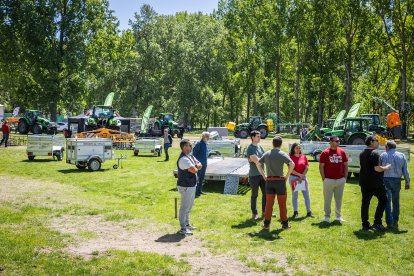 La feria regresa a La Arboleda con la habitual presencia del campo pero también de alimentación, motor o artesanía.