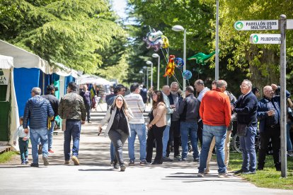 La feria regresa a La Arboleda con la habitual presencia del campo pero también de alimentación, motor o artesanía.