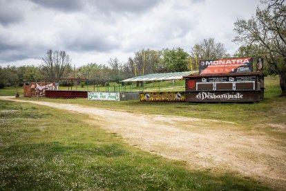 El monte Valonsadero se prepara para recibir a miles de sorianos y visitantes con la instalación de los tradicionales chiringuitos.
