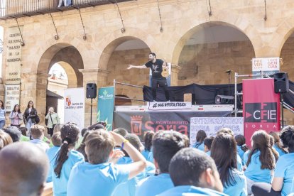 Una jornada de baile y canto para los más pequeños