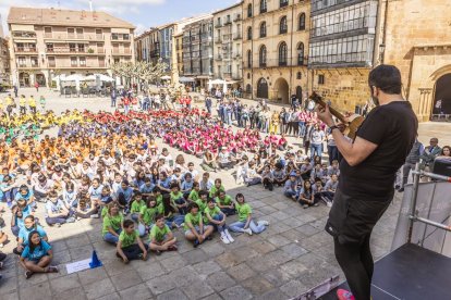 Una jornada de baile y canto para los más pequeños