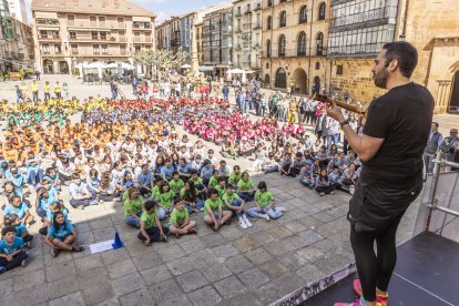Una jornada de baile y canto para los más pequeños