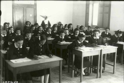 Niñas del Colegio Sagrado Corazón en 1940