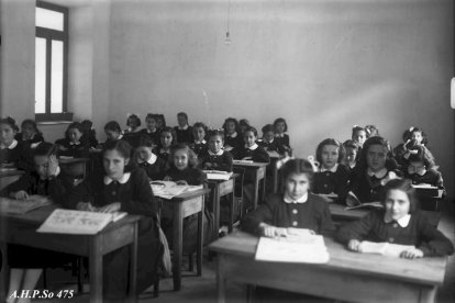 Niñas del Colegio Sagrado Corazón en 1940