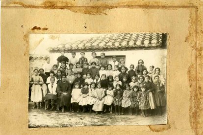 Escuelas de Tardelcuende en 1920