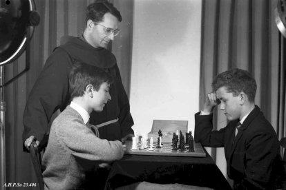 Clases de ajedrez en el Colegio Franciscanos en 1945-1950