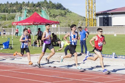Imágenes del triple salto y la carrera de obstáculos