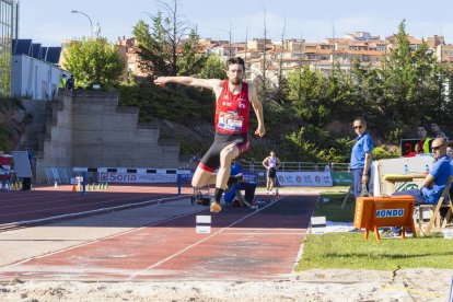 Imágenes del triple salto y la carrera de obstáculos