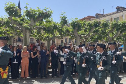 La villa se vuelca en el reconocimiento al Cuerpo en el 181 aniversario de su función.