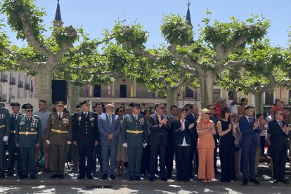 La villa se vuelca en el reconocimiento al Cuerpo en el 181 aniversario de su función.