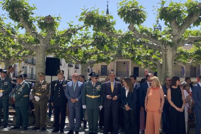 La villa se vuelca en el reconocimiento al Cuerpo en el 181 aniversario de su función.