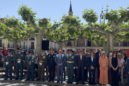 La villa se vuelca en el reconocimiento al Cuerpo en el 181 aniversario de su función.