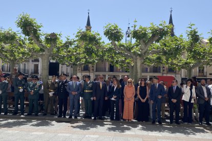 La villa se vuelca en el reconocimiento al Cuerpo en el 181 aniversario de su función.
