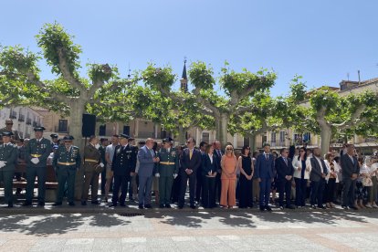 La villa se vuelca en el reconocimiento al Cuerpo en el 181 aniversario de su función.