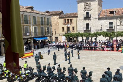 La villa se vuelca en el reconocimiento al Cuerpo en el 181 aniversario de su función.
