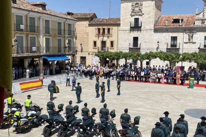 La villa se vuelca en el reconocimiento al Cuerpo en el 181 aniversario de su función.