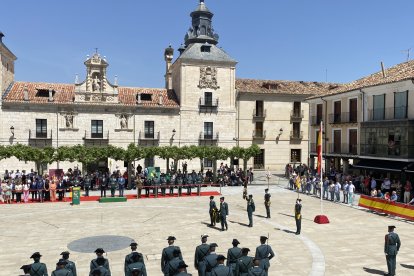 La villa se vuelca en el reconocimiento al Cuerpo en el 181 aniversario de su función.