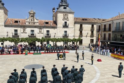 La villa se vuelca en el reconocimiento al Cuerpo en el 181 aniversario de su función.