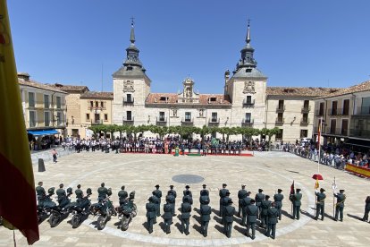 La villa se vuelca en el reconocimiento al Cuerpo en el 181 aniversario de su función.