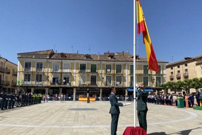 La villa se vuelca en el reconocimiento al Cuerpo en el 181 aniversario de su función.