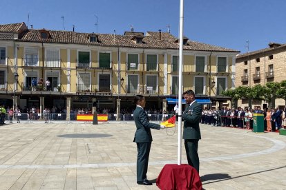La villa se vuelca en el reconocimiento al Cuerpo en el 181 aniversario de su función.