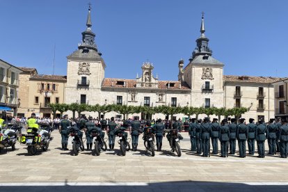 La villa se vuelca en el reconocimiento al Cuerpo en el 181 aniversario de su función.