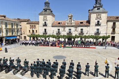 La villa se vuelca en el reconocimiento al Cuerpo en el 181 aniversario de su función.