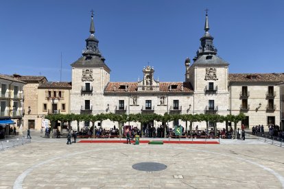 La villa se vuelca en el reconocimiento al Cuerpo en el 181 aniversario de su función.