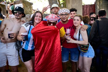 Día de fiesta en el monte con la llegada de los toros para la Saca de San Juan 2025.