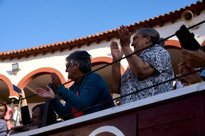 Un numeroso público desafió lo temprano de la hora para contemplar cómo son las reses a las que se enfrentarán los novilleros el Viernes de Toros.