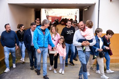 Un numeroso público desafió lo temprano de la hora para contemplar cómo son las reses a las que se enfrentarán los novilleros el Viernes de Toros.