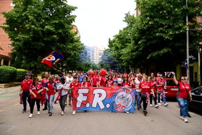 Miles de aficionados del Numancia con su equipo.