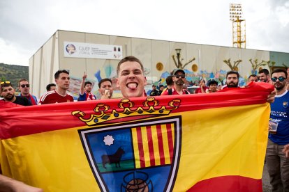 Miles de aficionados del Numancia con su equipo.
