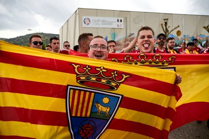 Miles de aficionados del Numancia con su equipo.