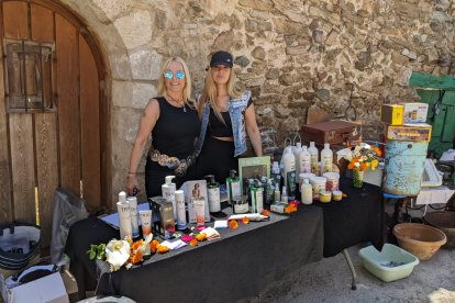 Artesanía y objetos cargados de afecto para un mercado con aroma a lavanda