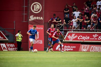 El Numancia pasó del cielo a los infiernos en dos minutos.