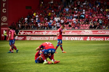 El Numancia pasó del cielo a los infiernos en dos minutos.
