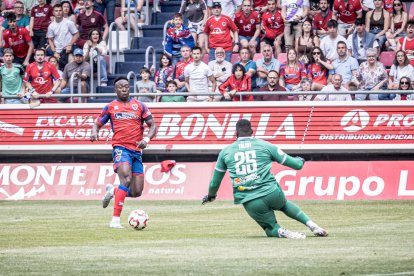 El equipo de Aitor Calle pierde ante el Teruel con un gol de penalti en el descuento.