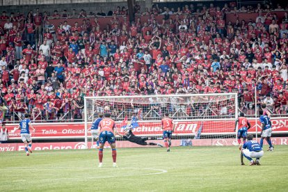 El equipo de Aitor Calle pierde ante el Teruel con un gol de penalti en el descuento.