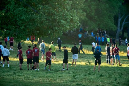 El rápido encierro matutino y el ambiente protagonizan la mañana del Lavalenguas en Valonsadero.
