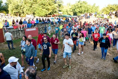 El rápido encierro matutino y el ambiente protagonizan la mañana del Lavalenguas en Valonsadero.
