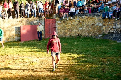 El rápido encierro matutino y el ambiente protagonizan la mañana del Lavalenguas en Valonsadero.